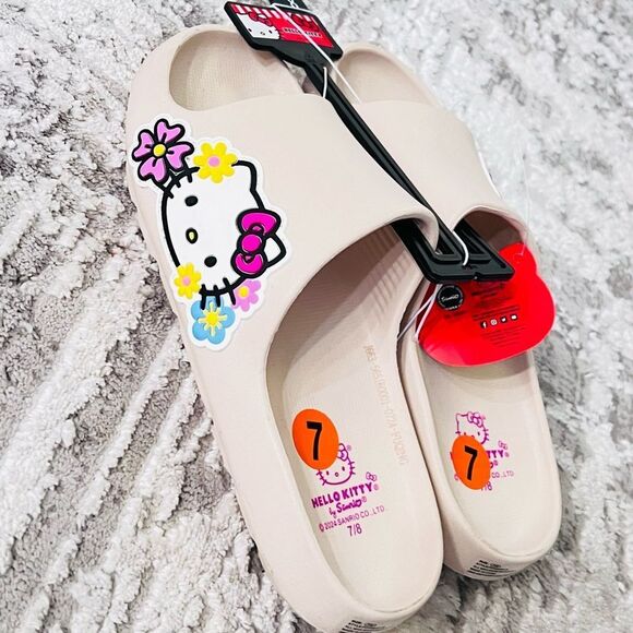 Hello Kitty Sandals - Picture 2 of 5